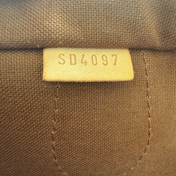 Louis Vuitton Montrogueil - Picture 4 of 14